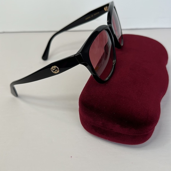 GUCCI GG0800SA 002 square Gucci sunglass comes black with red gradient lenses. - Picture 4 of 13